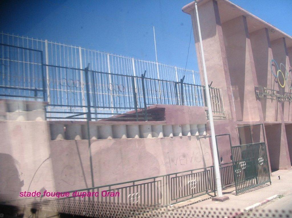 ORAN MAI 2008 3075 stade Fouque Duparc Oran.jpg